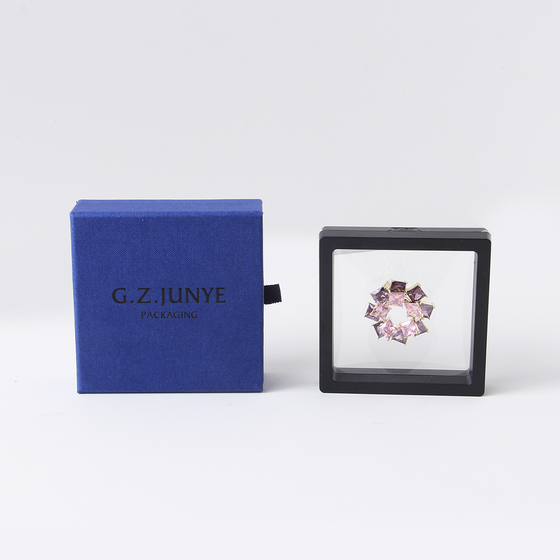 紙質(zhì)珠寶包裝盒會有哪些生產(chǎn)上的細節(jié)需要注意？